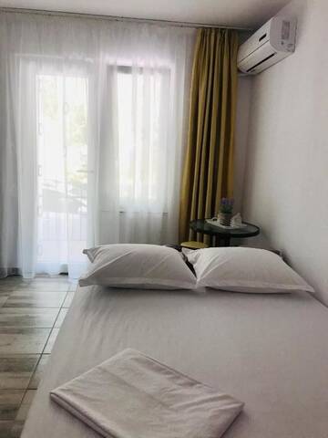 Фото номера Двухместный номер с 1 кроватью и балконом Отель Vila Yzabelle г. Эфорие-Норд 31
