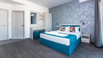 Фото номера Номер с кроватью размера «king-size» и видом на море Отель Hotel H г. Эфорие-Норд 4
