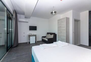 Фото номера Трехместный номер с видом на море Отель Hotel H г. Эфорие-Норд 4
