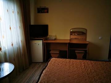 Фото номера Трехместный номер с балконом Гостевой дом Vila La Famiglia г. Эфорие-Норд 6