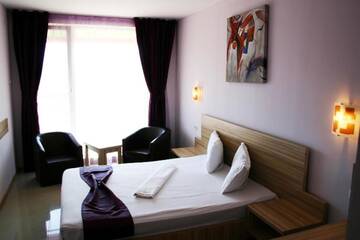 Фото номера Двухместный номер с 1 кроватью или 2 отдельными кроватями Отель Hotel Fortuna г. Эфорие-Норд 7
