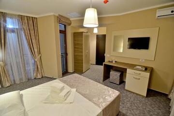 Фото номера Двухместный номер с 1 кроватью и балконом Отель Lucas Boutique Hotel г. Эфорие-Норд 7