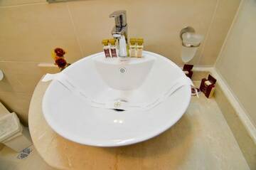 Фото номера Двухместный номер с 1 кроватью и балконом Отель Lucas Boutique Hotel г. Эфорие-Норд 22