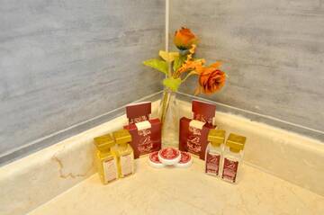 Фото номера Двухместный номер с 1 кроватью и балконом Отель Lucas Boutique Hotel г. Эфорие-Норд 5