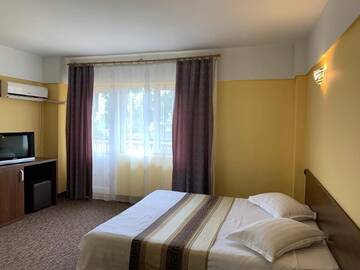 Фото номера Двухместный номер с 1 кроватью и балконом Отель Hotel Mario г. Эфорие-Норд 6