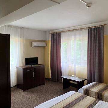 Фото номера Трехместный номер с балконом Отель Hotel Mario г. Эфорие-Норд 7
