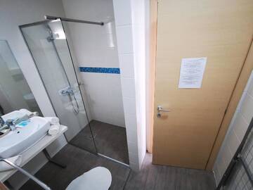 Фото номера Трехместный номер (2 взрослых + 1 ребенок) с видом на море Гостевой дом Vila Ryanna Beach г. Эфорие-Норд 11