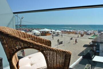Фото номера Апартаменты с видом на море Гостевой дом Vila Ryanna Beach г. Эфорие-Норд 3