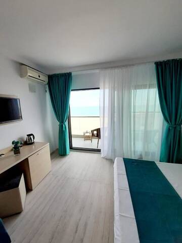 Фото номера Апартаменты с видом на море Гостевой дом Vila Ryanna Beach г. Эфорие-Норд 2