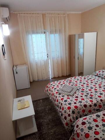 Фото номера Трехместный номер Гостевой дом Casa Alecsandru г. Эфорие-Норд 9
