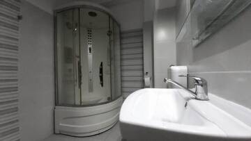 Фото номера Трехместный номер «Комфорт» с душем Хостелы Vila Egreta г. Эфорие-Норд 4