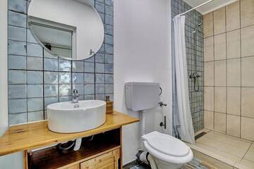 Фото номера Двухместный номер с 1 кроватью, вид на озеро Проживание в семье Casa Sincai г. Эфорие-Норд 6