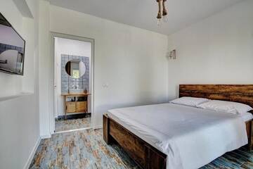 Фото номера Двухместный номер с 1 кроватью, вид на озеро Проживание в семье Casa Sincai г. Эфорие-Норд 7