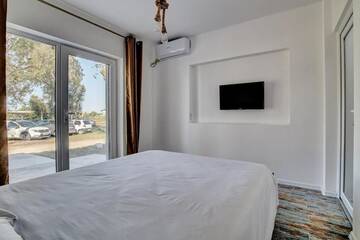 Фото номера Двухместный номер с 1 кроватью, вид на озеро Проживание в семье Casa Sincai г. Эфорие-Норд 8