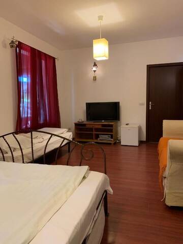 Фото номера Улучшенный трехместный номер Гостевой дом Eforie Villa г. Эфорие-Норд 3